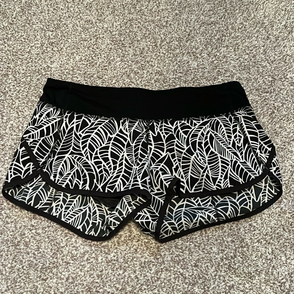 black and white leaves lululemon speed up shorts